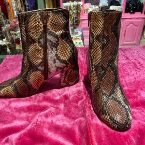 Davinna Chinese Laundry snake low block heel bootie ankle boots 5 5.5